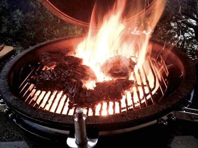 Searing meat on a Kamado grill